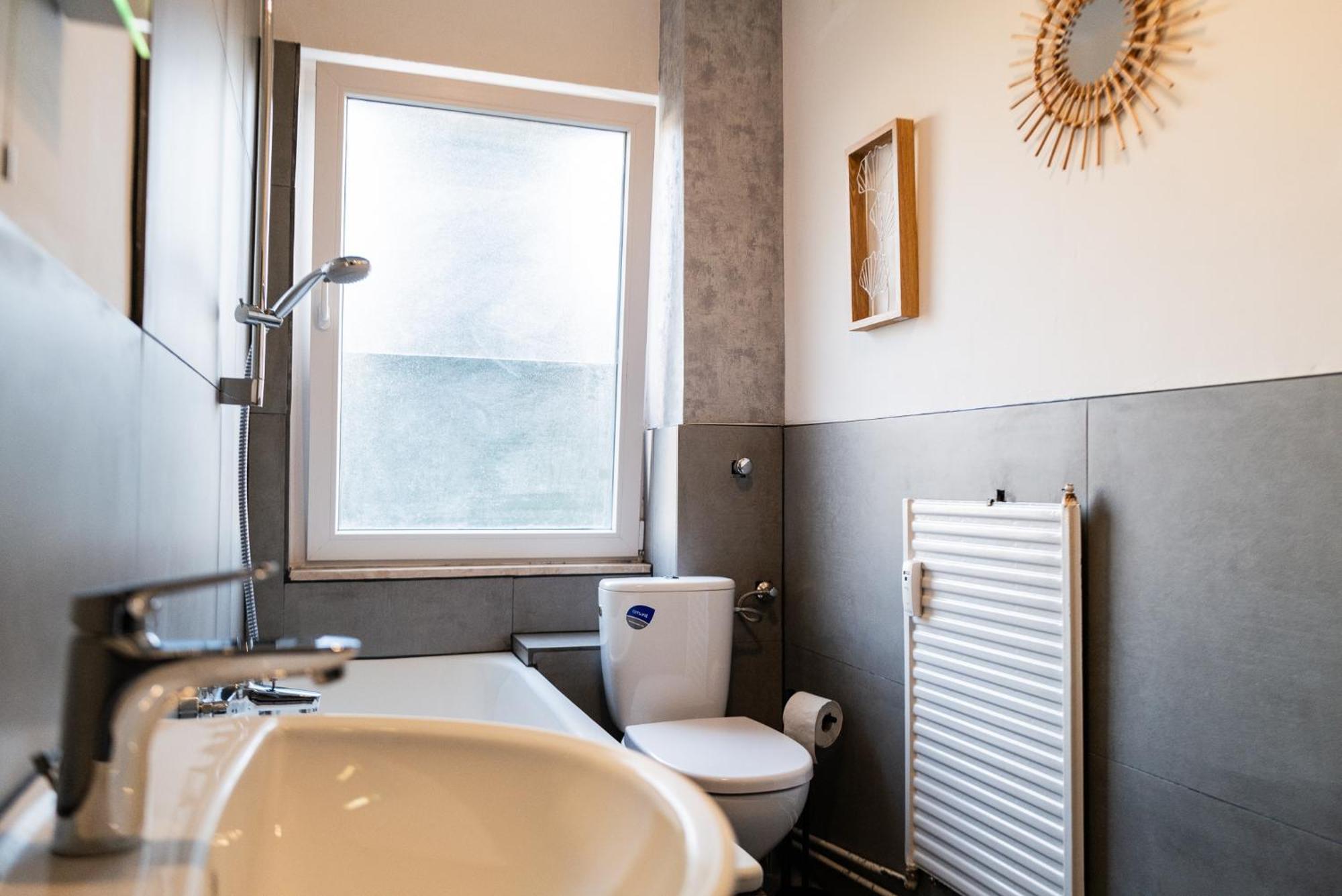 #412 Komfortable, Stilvolle Wohnung Fuer 6 Personen Mülheim an der Ruhr Esterno foto